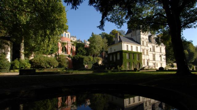 Chateau De Poncé Sur Le Loir (1)