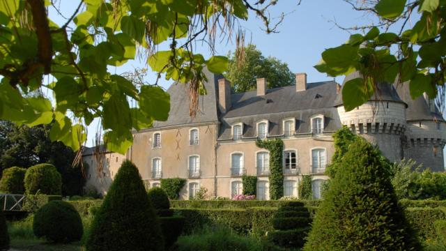 Château Bazouges sur Le Loir