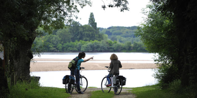 Reportage sur touristique sur Angers et sa région.Illustrations en bords de Loire à La Daguenière.Loire à vélo, Cyclistes en bords de Loire.© Jean-Sébastien Evrard